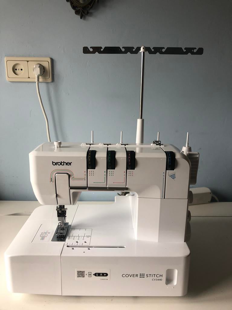 Coverlock naaimachine Brother CV3440, Ophalen of Verzenden, Zo goed als nieuw, Naaimachine, Brother