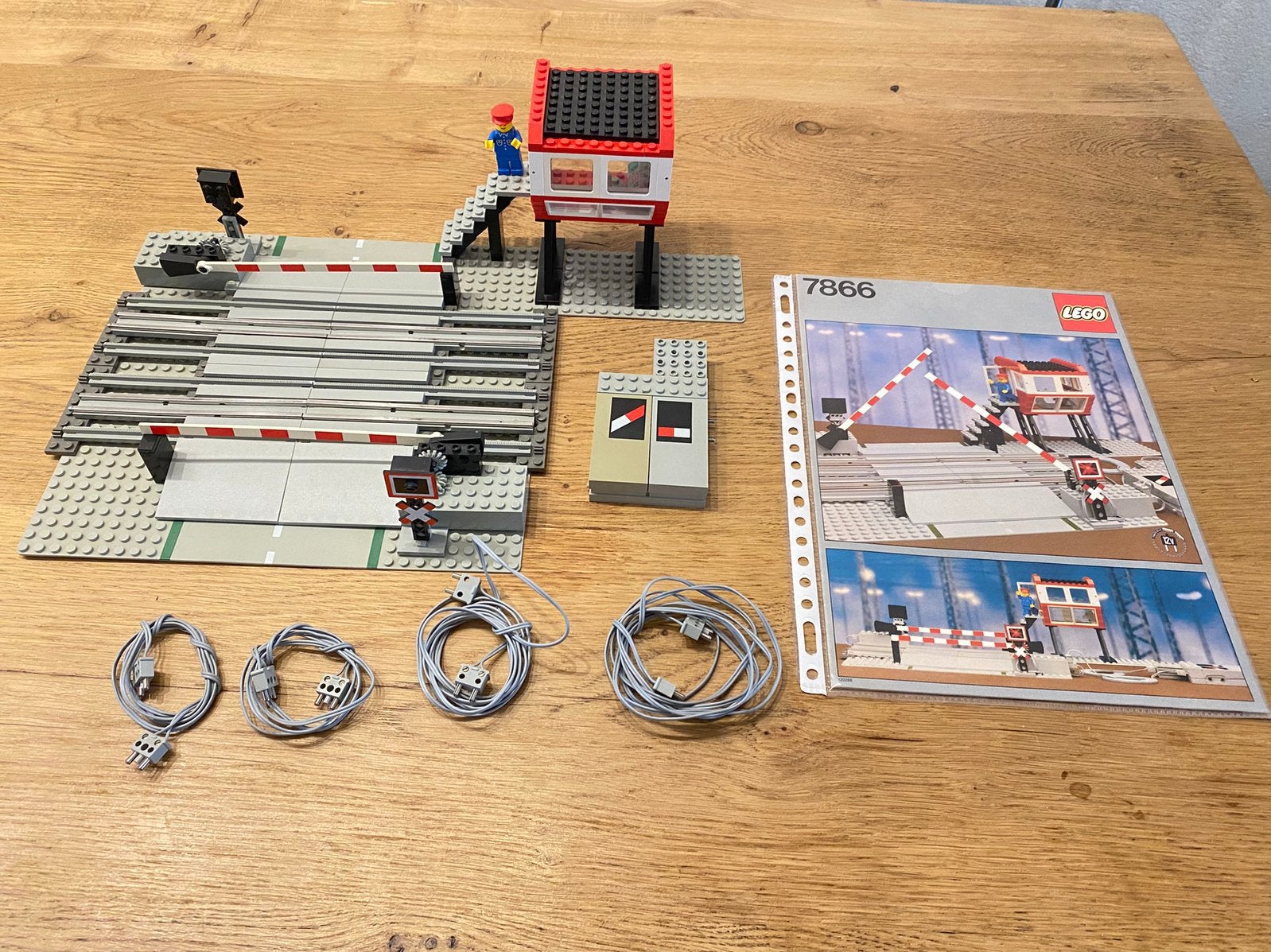 Lego 12v trein spiorwegovergang 7866, Lego, Ophalen of Verzenden, Zo goed als nieuw, Complete set
