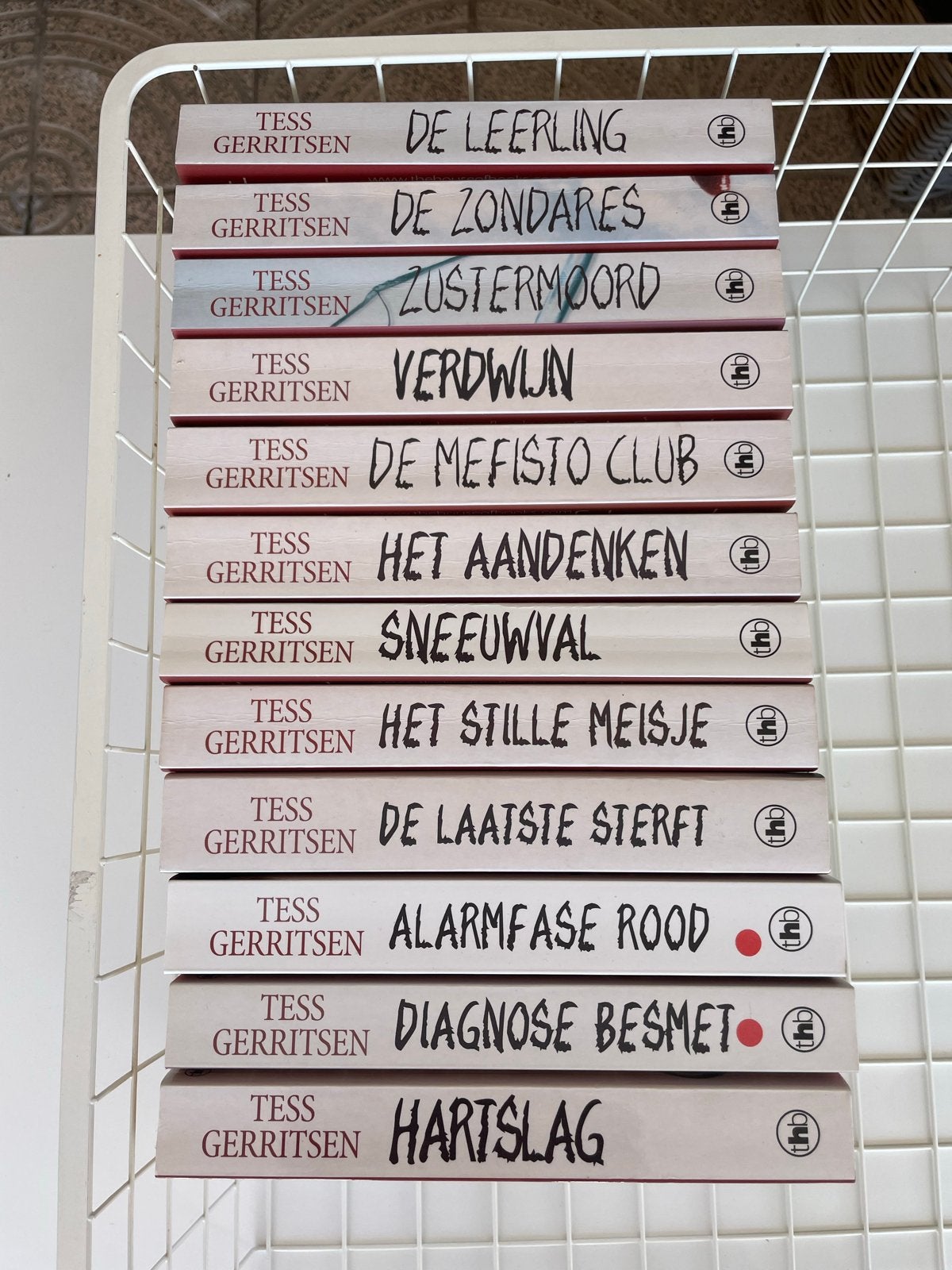 Zeer grote collectie thrillers/ Baldacci/ Arlidge/Patterson, Ophalen, Gelezen