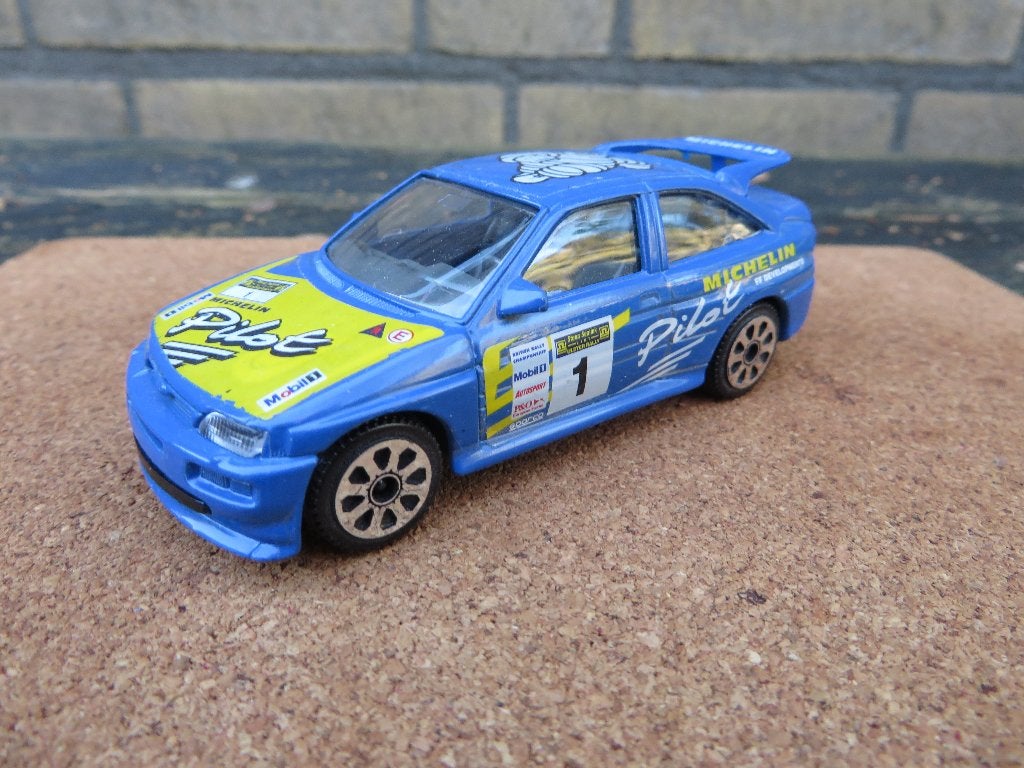 Burago Ford Escort RS MICHELIN 1:43, Hobby en Vrije tijd, Modelauto's | 1:43, Ophalen of Verzenden, Zo goed als nieuw, Auto, Overige merken