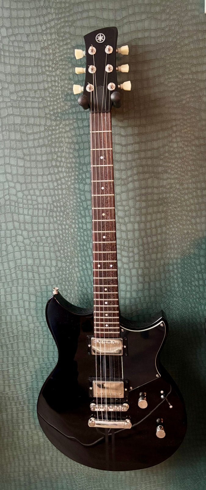 Yamaha Revstar RSE20 black, Muziek en Instrumenten, Ophalen, Zo goed als nieuw, Elektrische gitaar