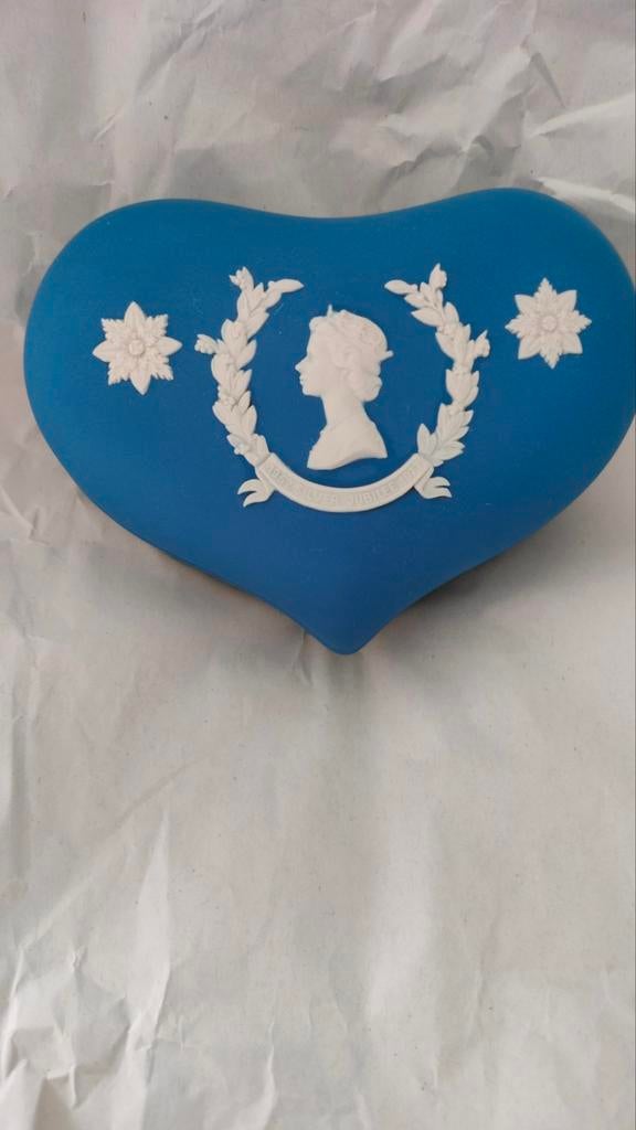 Wedgwood Jasper Ware Queen Elizabeth II Herdenkingsdoos, Ophalen of Verzenden, Zo goed als nieuw, Servies