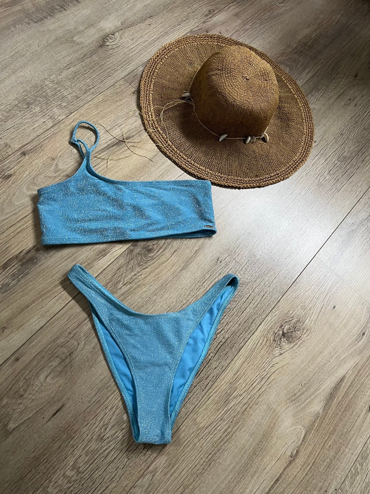 Mooie loavies one shoulder bikini topje mt M en broekje S, Ophalen of Verzenden, Zo goed als nieuw