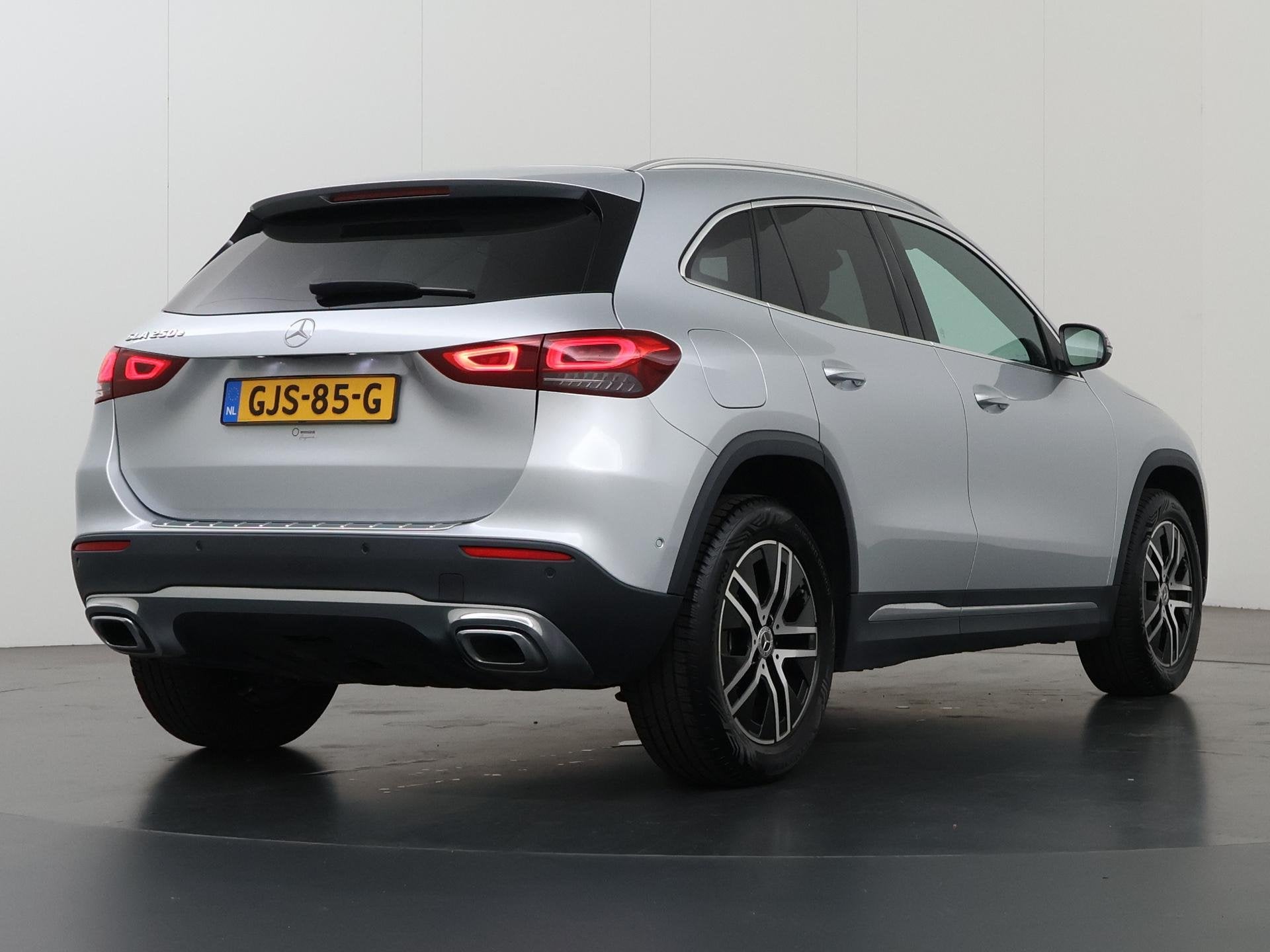 Mercedes-Benz GLA-klasse 250 e Progressive | Widescreen | Ex, Start-stop-systeem, 16 kWh, Leder en Stof, Bedrijf