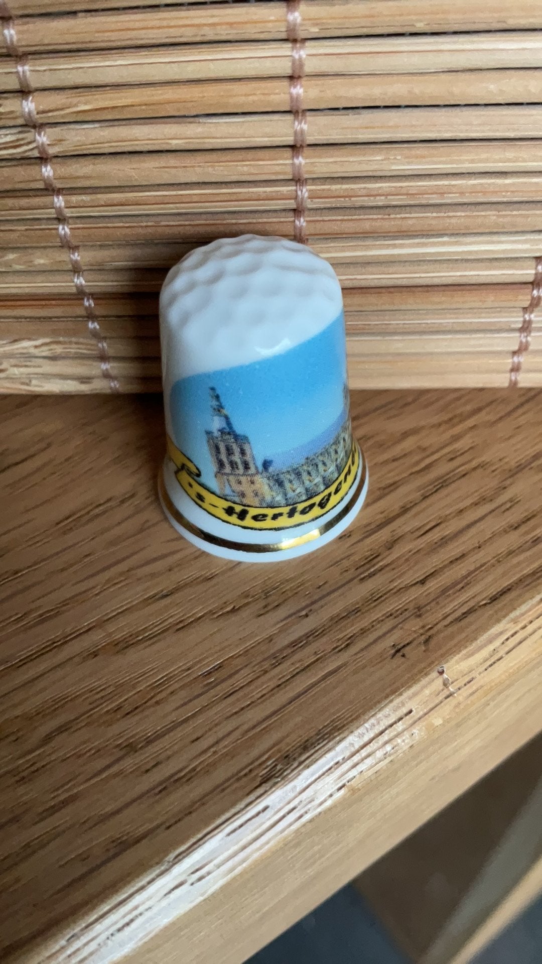 S- Hertogenbosch vingerhoed vingerhoedje vingerhoedjes, Verzamelen, Vingerhoedjes, Ophalen of Verzenden, Nieuw, Porselein, Nederland