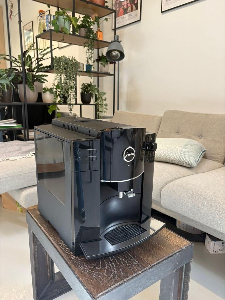Jura d4 koffieapparaat, Witgoed en Apparatuur, Koffiezetapparaten, Ophalen of Verzenden, Gebruikt, Koffiemachine, Koffiebonen