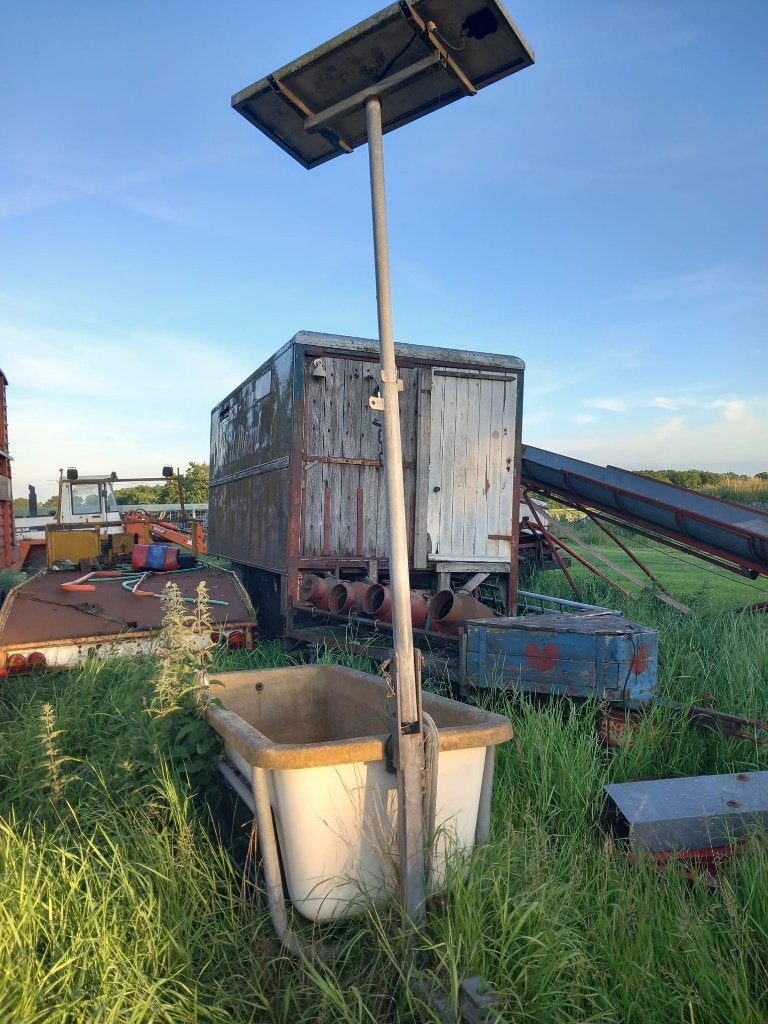 Zonnepaneel kunststof drink waterbak voor vee, Ophalen, Gebruikt
