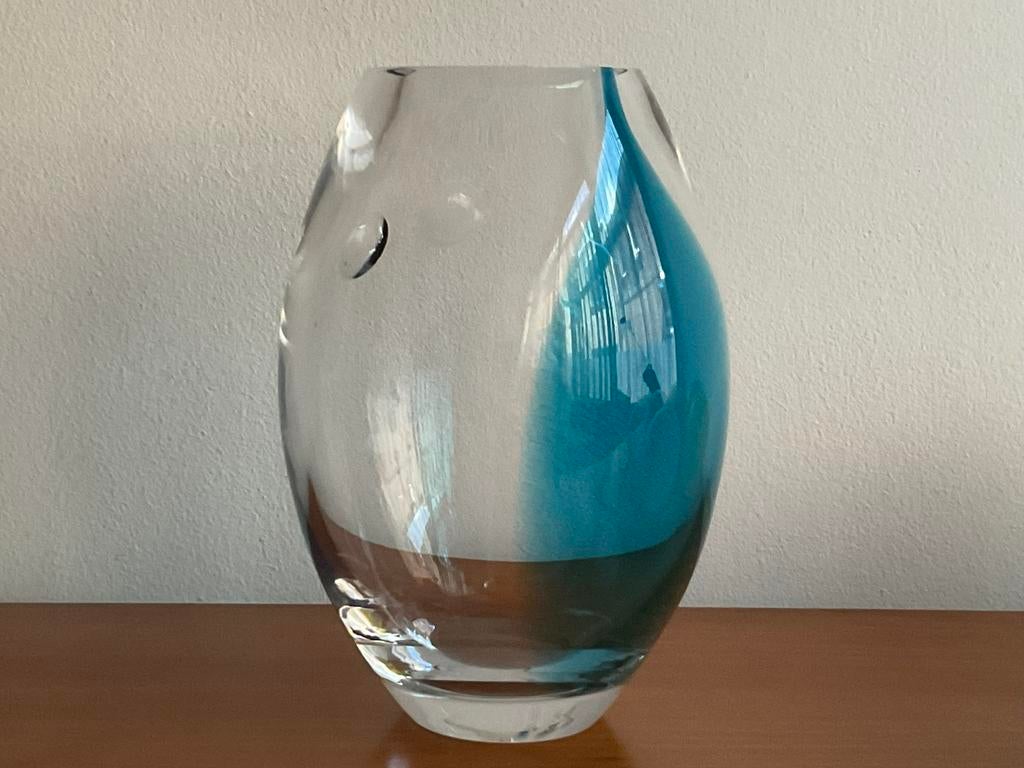 Siem van der Marel: 'Essilor' serica vaas 24 cm Leerdam 2004, Antiek en Kunst, Antiek | Glas en Kristal, Ophalen of Verzenden