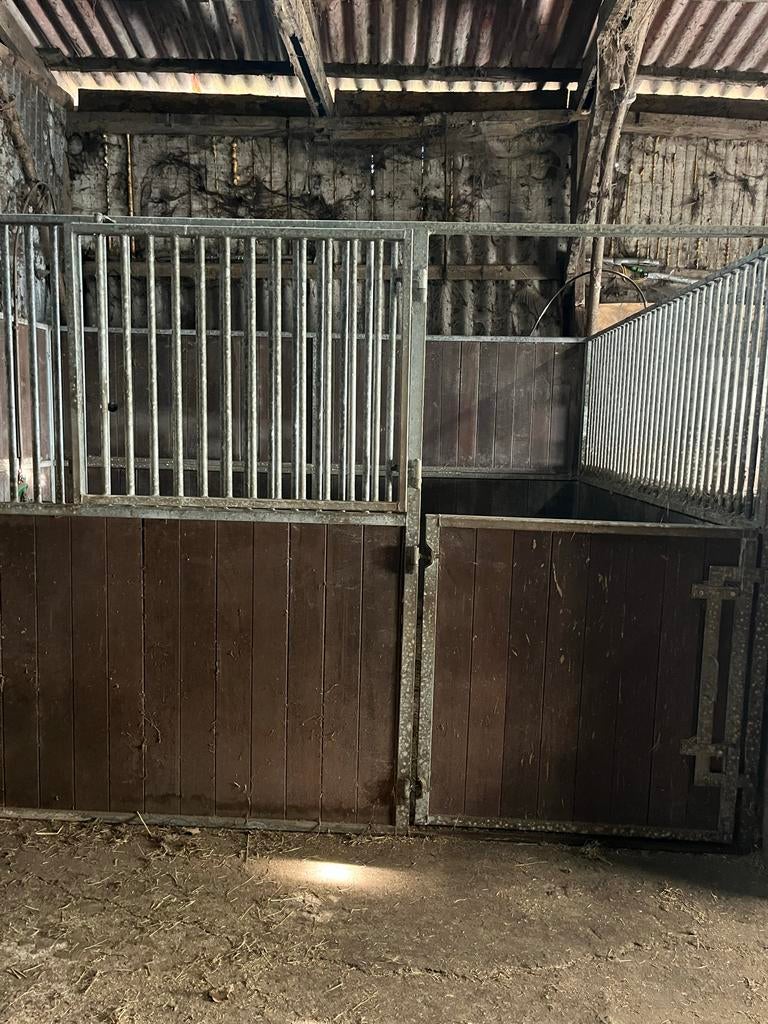 Te koop comlete paarden stal + afzonderlijk voorschot, Ophalen of Verzenden, Gebruikt, Overige soorten