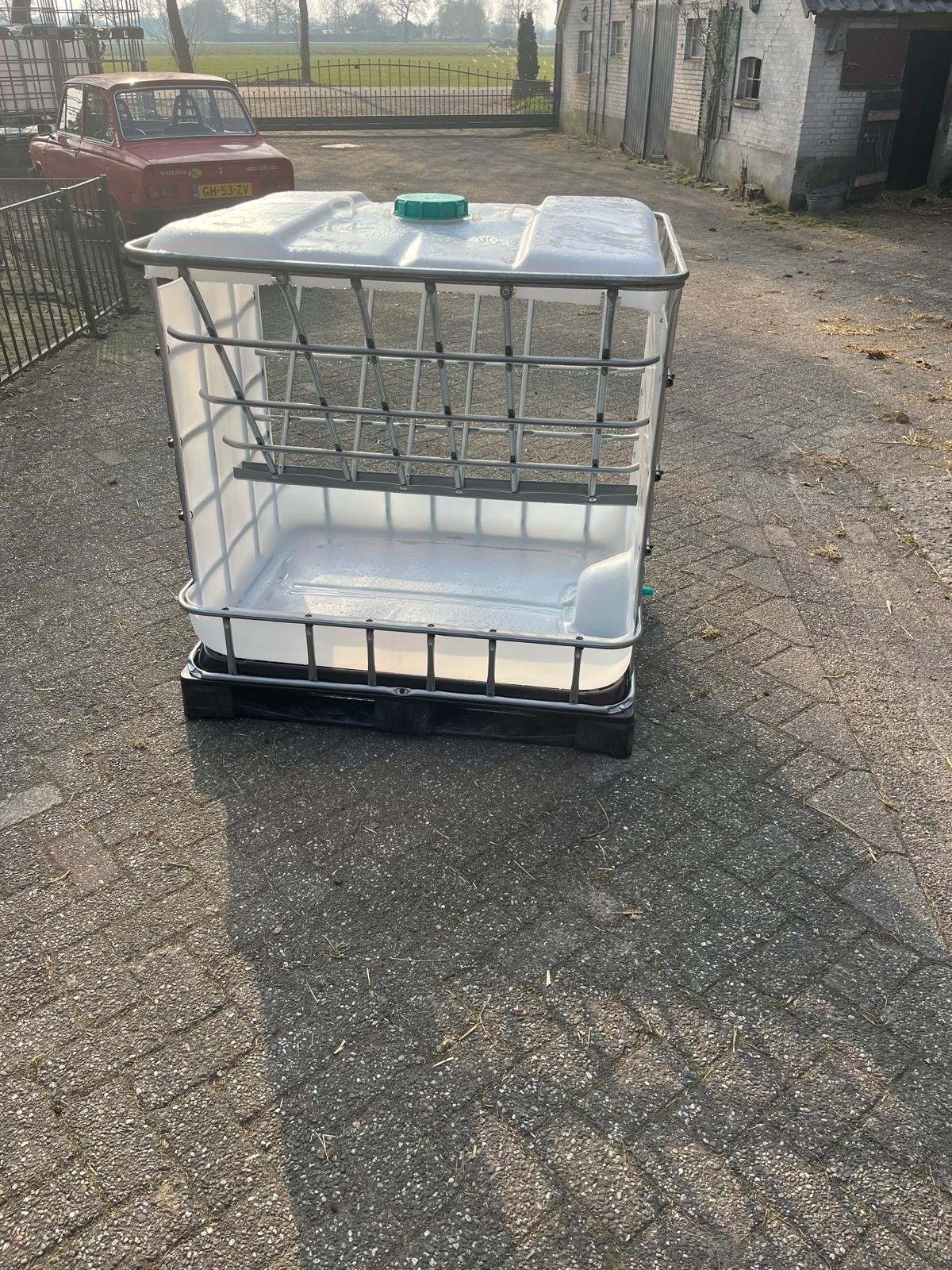 Voerautomaat / Voederbak voor vee (IBC-tank), Ophalen