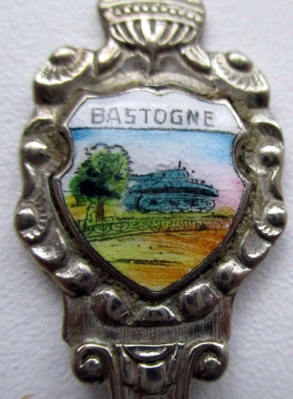 BASTOGNE.BE lepeltje met Tank., Antiek en Kunst, Antiek | Bestek, Verzenden