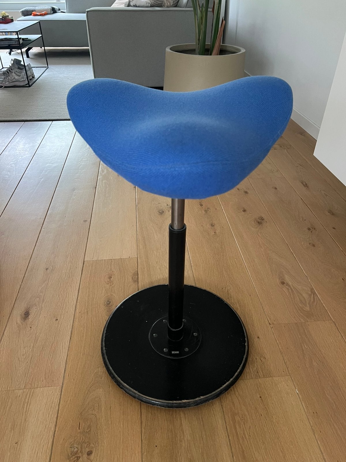 Stokke Varier Move - In hoogte verstelbaar, Huis en Inrichting, Stoelen, Ophalen, Gebruikt, Blauw, Eén