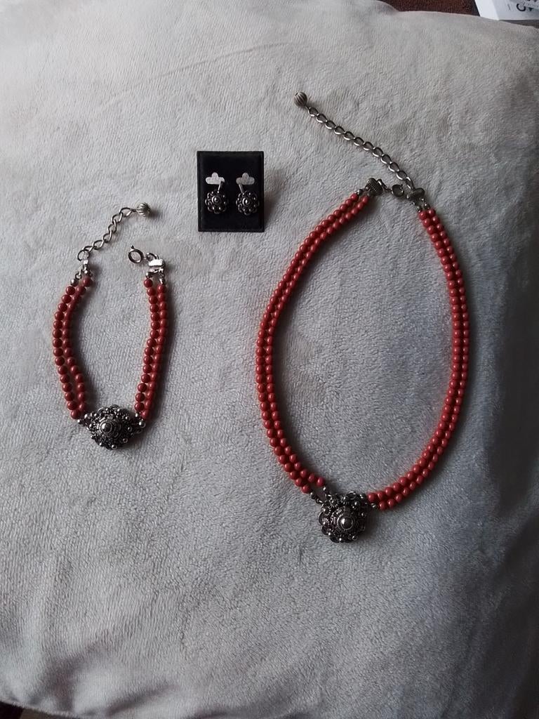 Sieradenset: Rode Bloedkralen Ketting, Armband & Oorknopjes, Ophalen, Gebruikt, Rood, Overige materialen