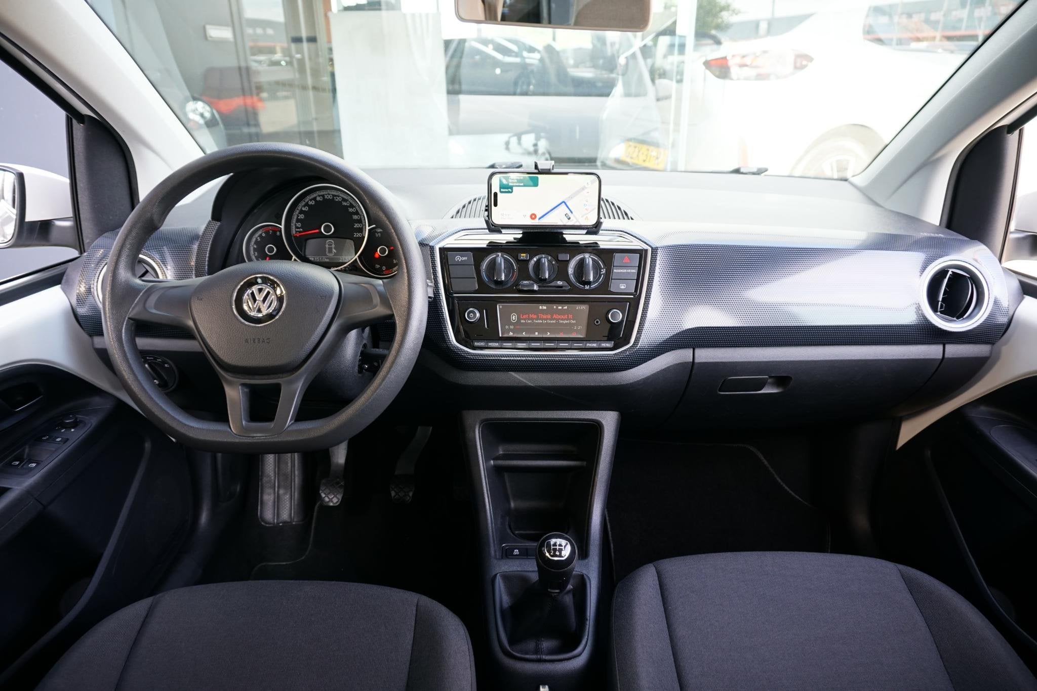 Volkswagen Up! 1.0 BMT move up! 5-DRS + AIRCO / DAB / BLUETO, Auto's, Voorwielaandrijving, Stof, Gebruikt, Wit