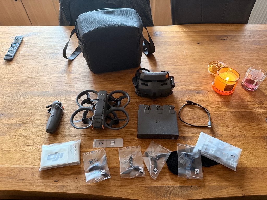 DJI Avata 2 Fly More Combo Goggles 3 + RC Motion 3, 3 accu's, Ophalen of Verzenden, Zo goed als nieuw