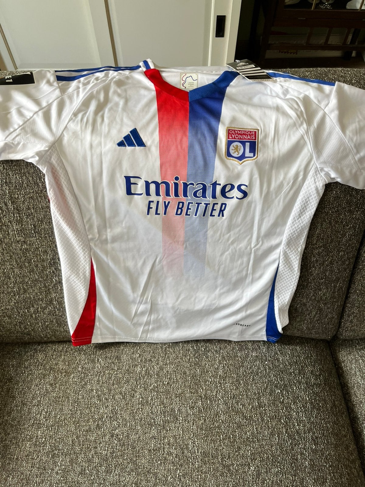 Sport broekje + shirtje maat 28, Ophalen of Verzenden, Nieuw, Buitenlandse clubs, Shirt
