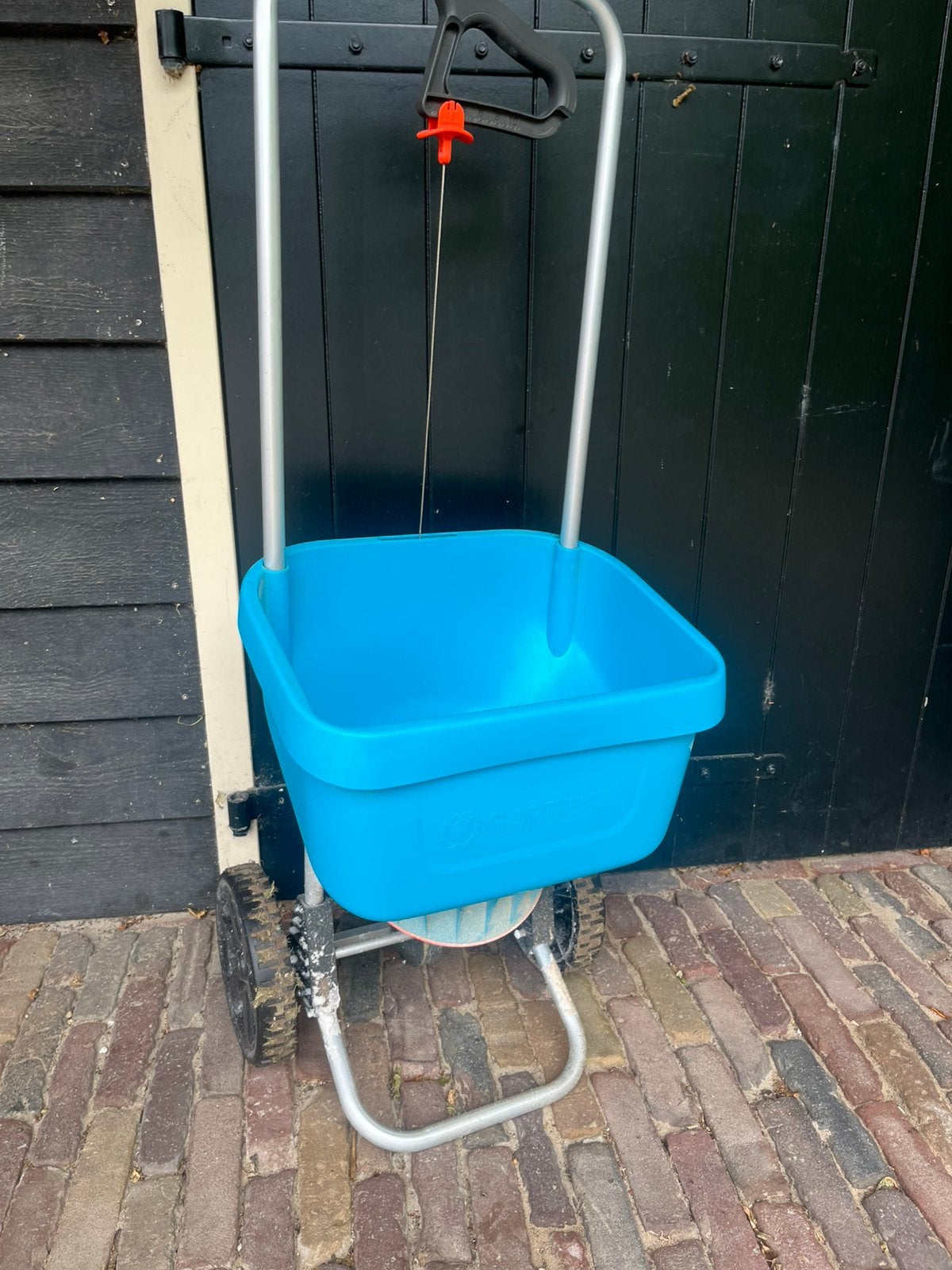 Gardena - strooikar XL - 800 liter, Ophalen of Verzenden, Zo goed als nieuw, Handmatig