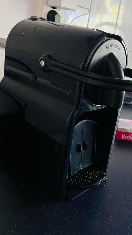 Nespresso Essenza Mini - Compacte en stijlvolle koffie, Witgoed en Apparatuur, Koffiezetapparaten, Espresso apparaat, Ophalen of Verzenden