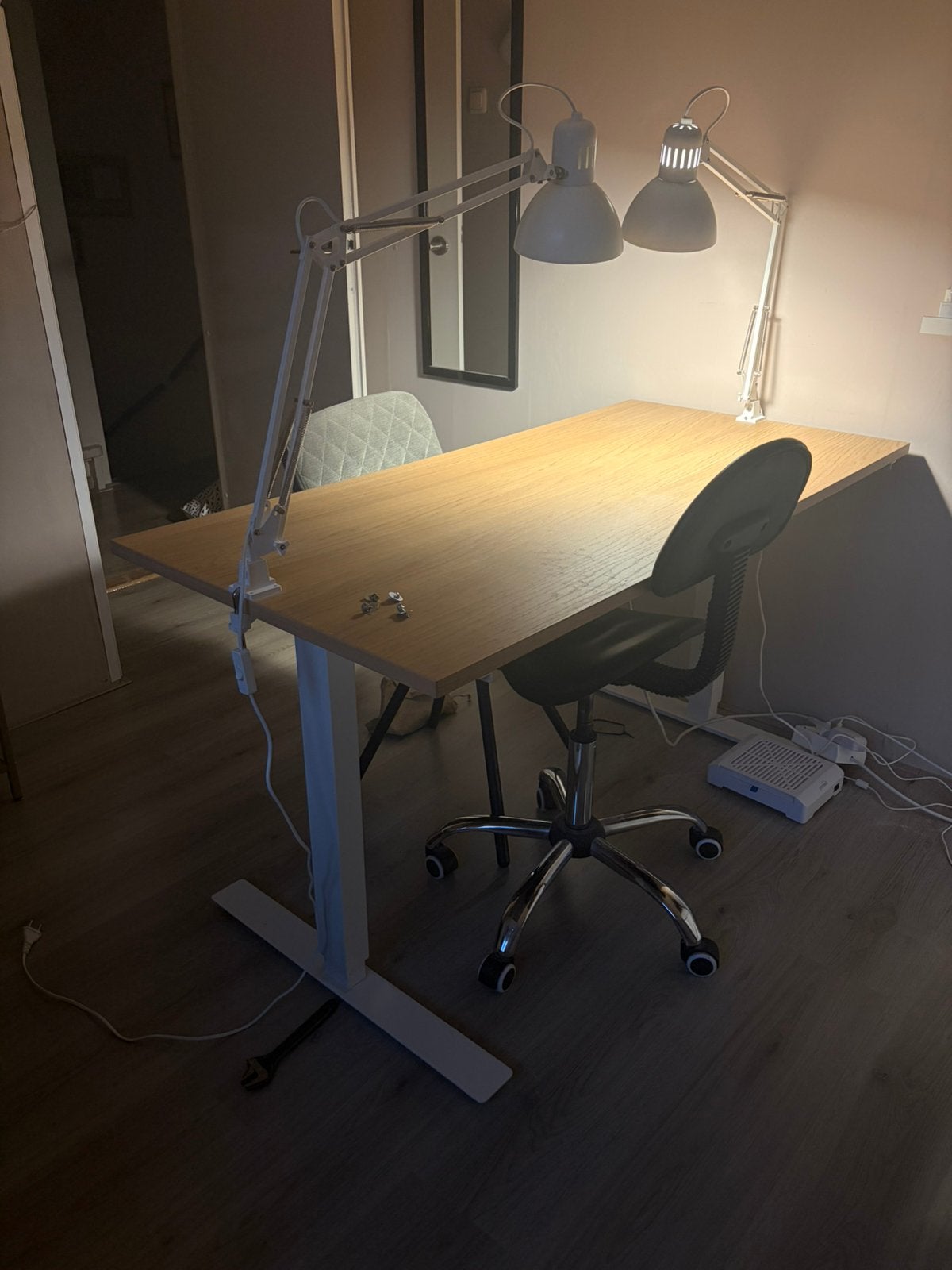 Verstelbare ikea beureau onderframe (zonder blad), Ophalen, Zo goed als nieuw