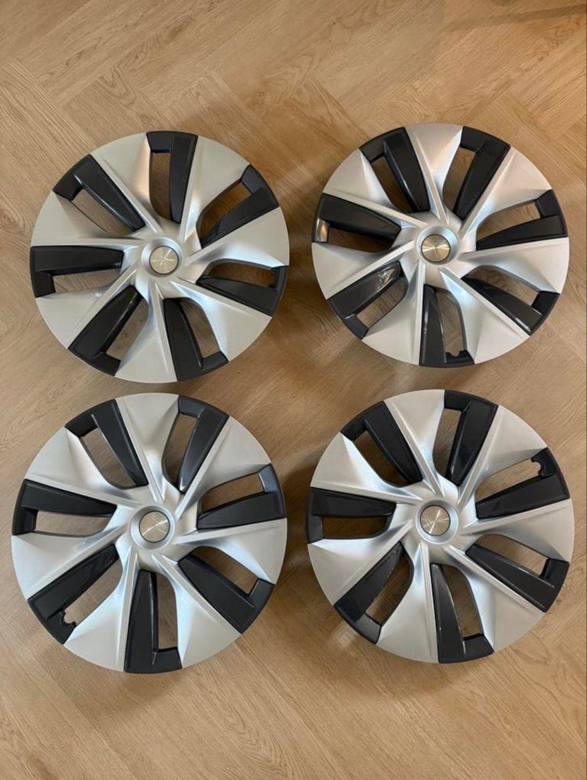 Tesla Model Y 19 inch Gemini wieldoppen, Auto diversen, Wieldoppen, Ophalen of Verzenden, Gebruikt