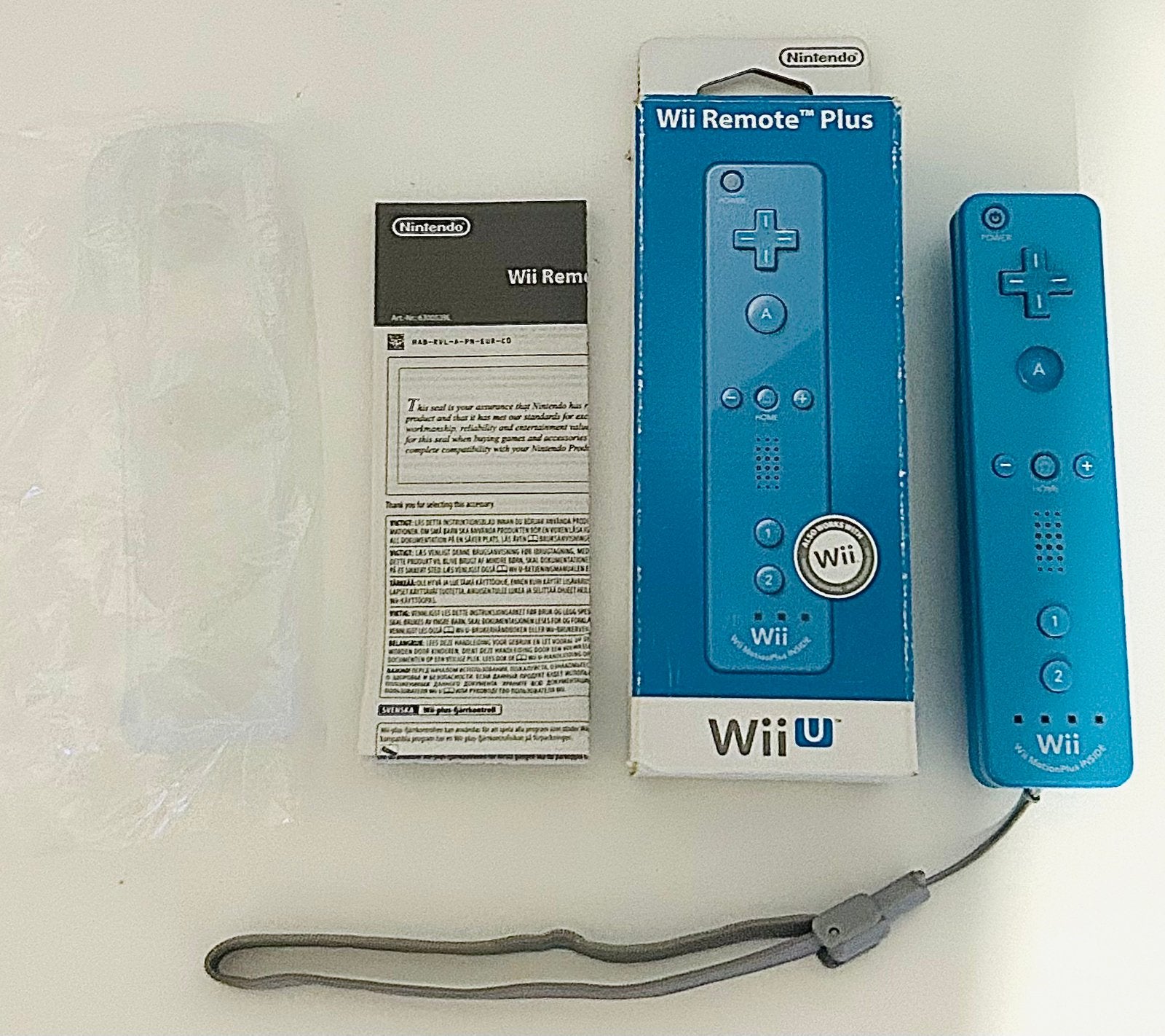 | Wii blauwe controller in doos compleet |, Spelcomputers en Games, Spelcomputers | Nintendo Consoles | Accessoires, Zo goed als nieuw