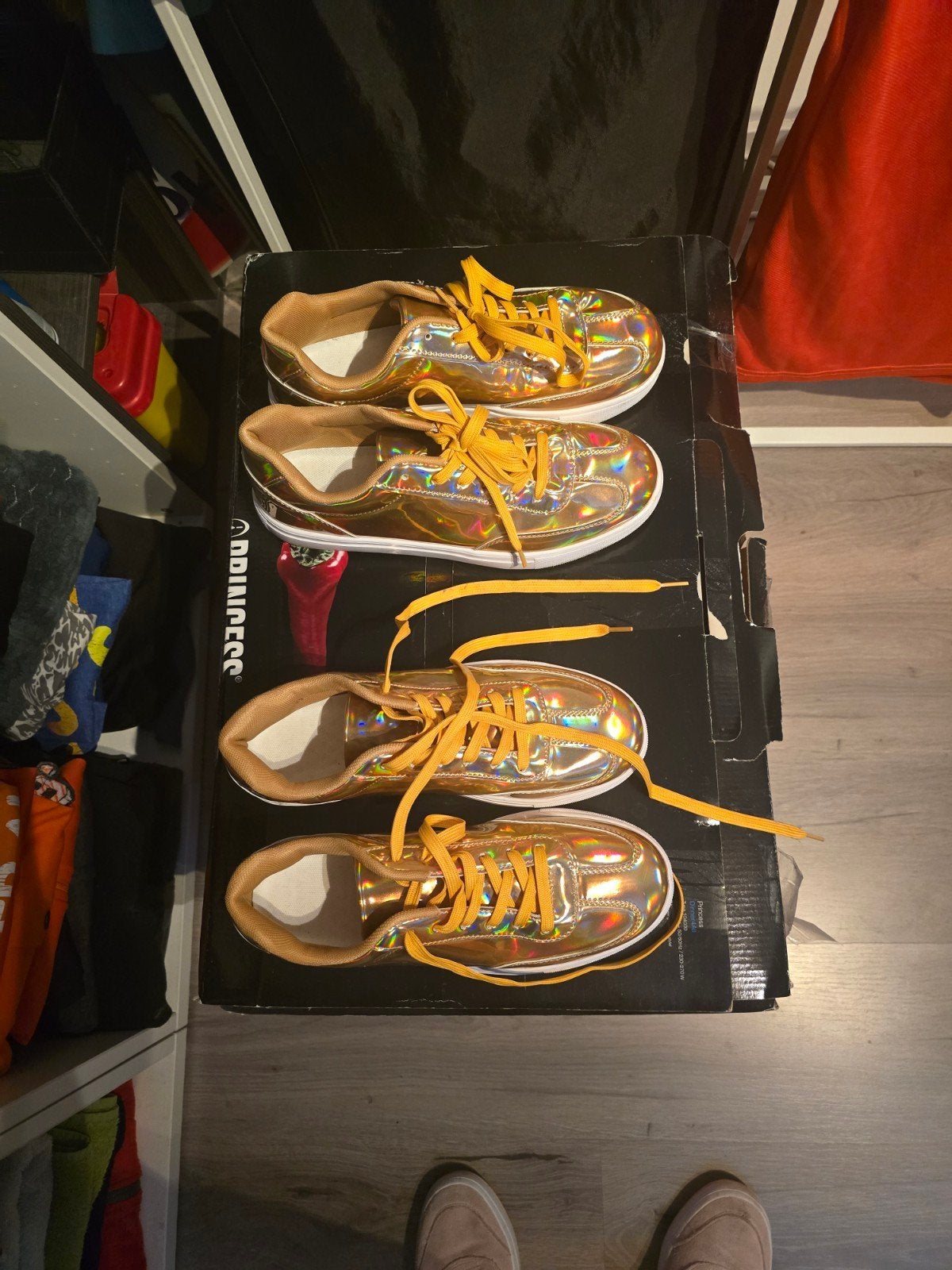 Gouden  Sneakers - Maat 39 & 42, Ophalen, Overige kleuren, Sneakers of Gympen, Onbekend