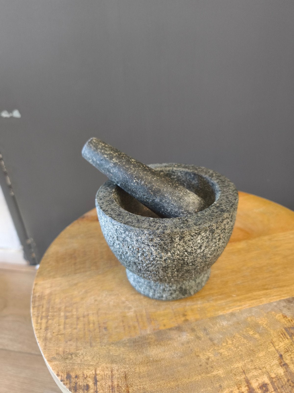 Grote granieten vijzel met stamper - Ø 15 cm, Huis en Inrichting, Ophalen of Verzenden, Steen/keramiek, Grijs, Overige typen