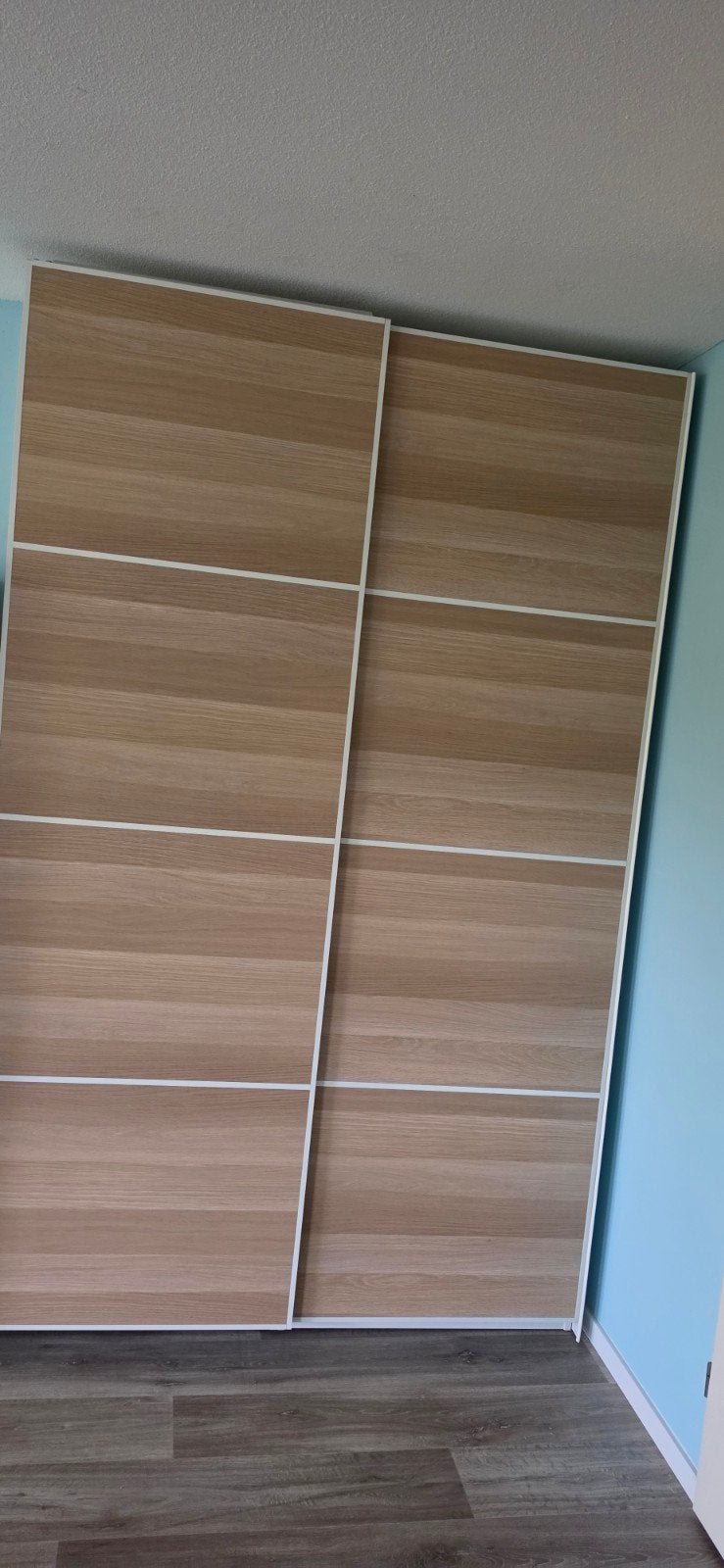 Ikea kledingkast met schuifdeuren, 200 cm of meer, 150 tot 200 cm, Zo goed als nieuw, Overige houtsoorten
