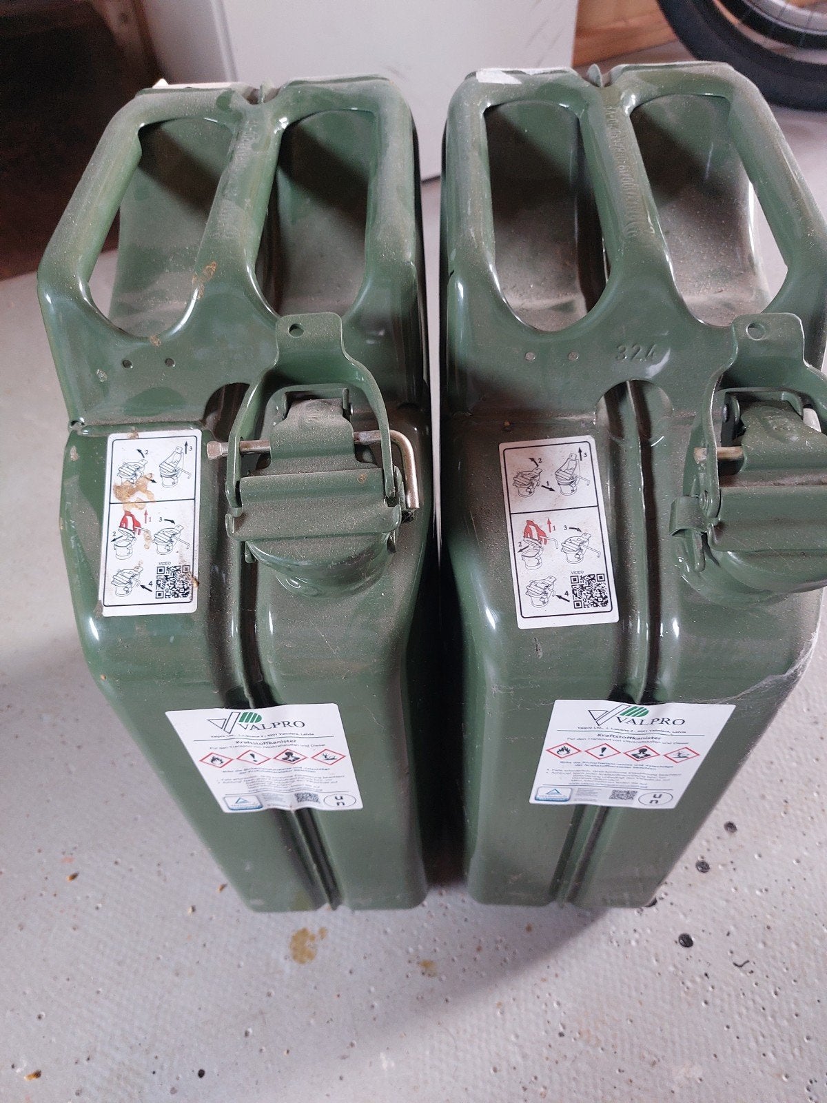 2 x brandstof leger jerrycan, Auto-onderdelen, Brandstofsystemen, Ophalen, Nieuw