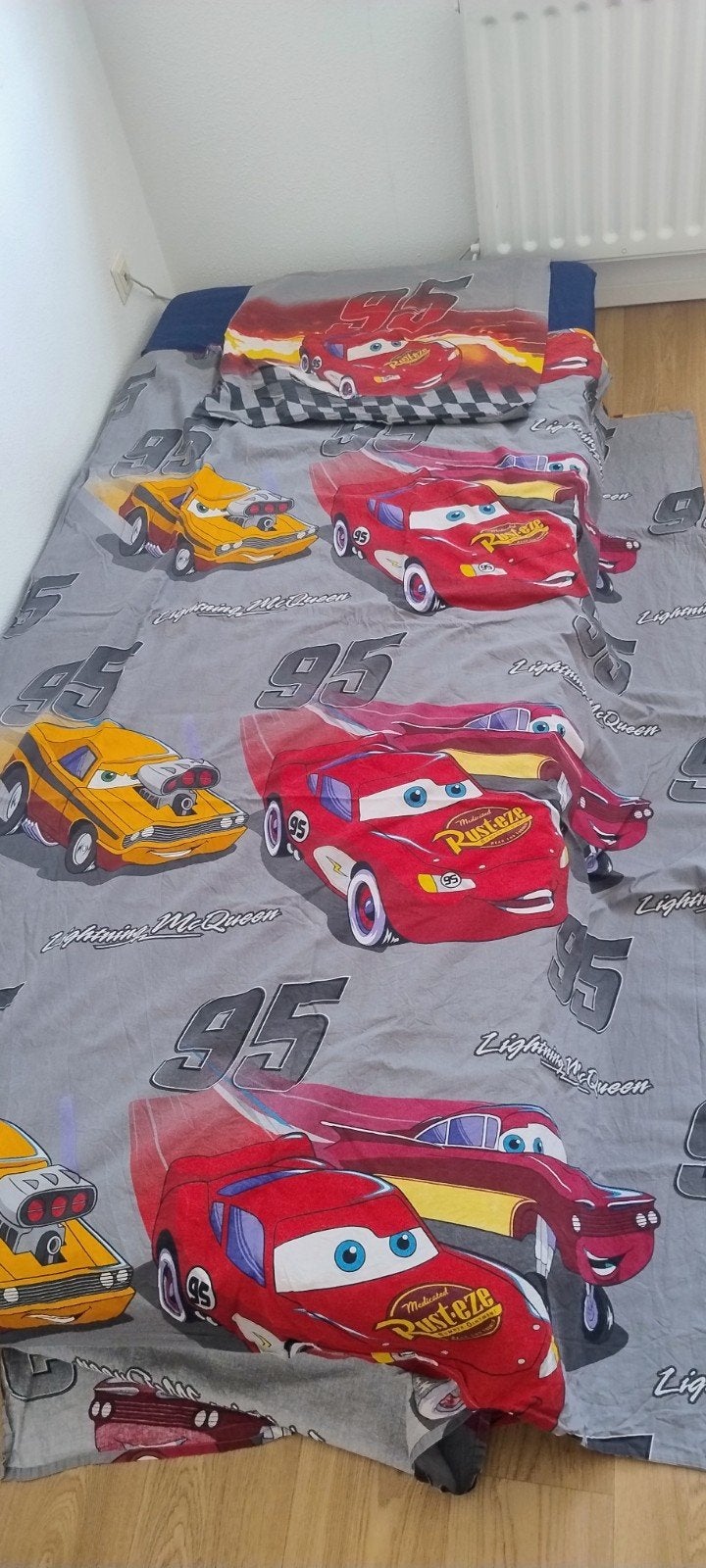 3x dekbedovertrek cars met kussenslopen €8.50 per set, Kinderen en Baby's, Ophalen of Verzenden, Gebruikt, Jongetje, Dekbedovertrek