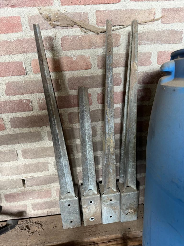 Paalhouder met punt (verzinkt, 70 mm, 4x), Ophalen of Verzenden, Gebruikt, 50 tot 100 mm