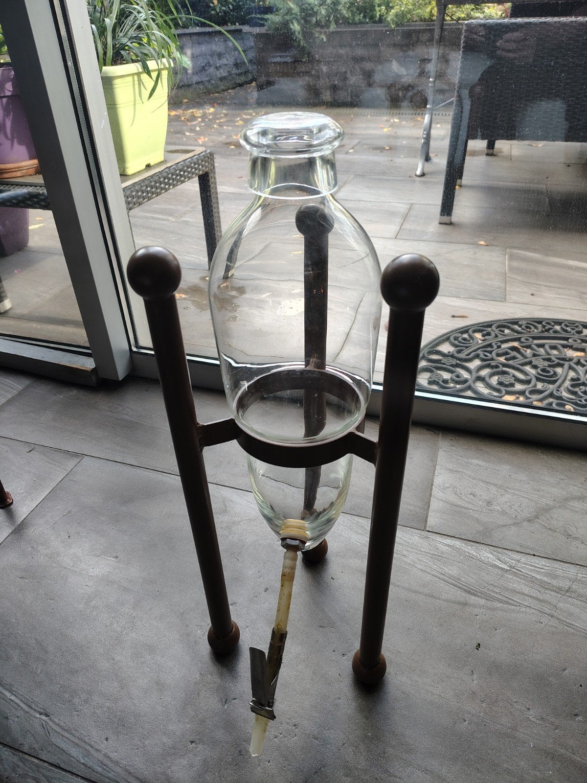 glazen bokaal met tap systeem in standaard, Glas, Ophalen, Gebruikt, Inclusief decoratie