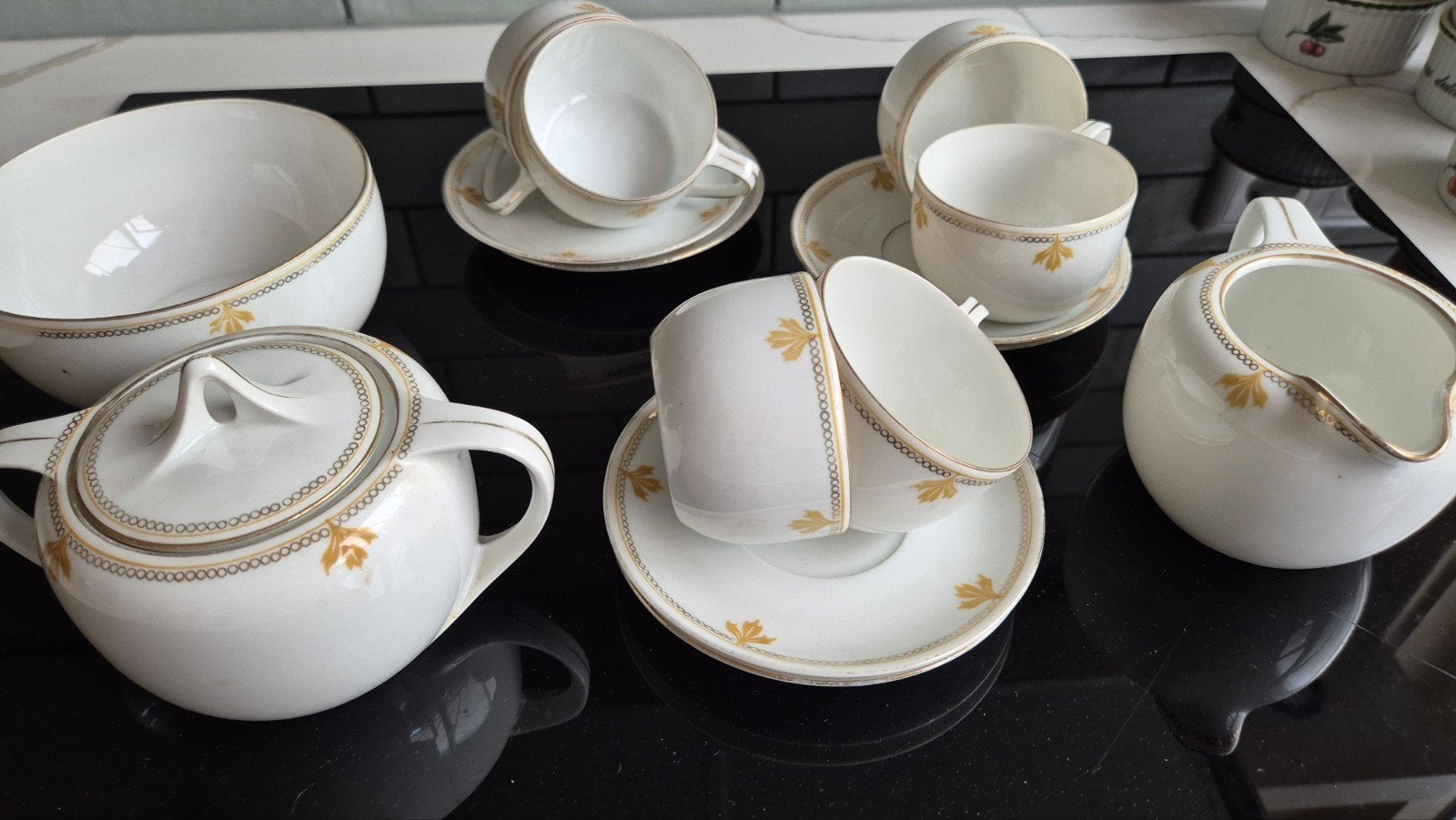 RS Germany Theeservies - Wit Porselein met Gouden Bladeren, Ophalen of Verzenden, Zo goed als nieuw, Porselein, Kop en/of schotel