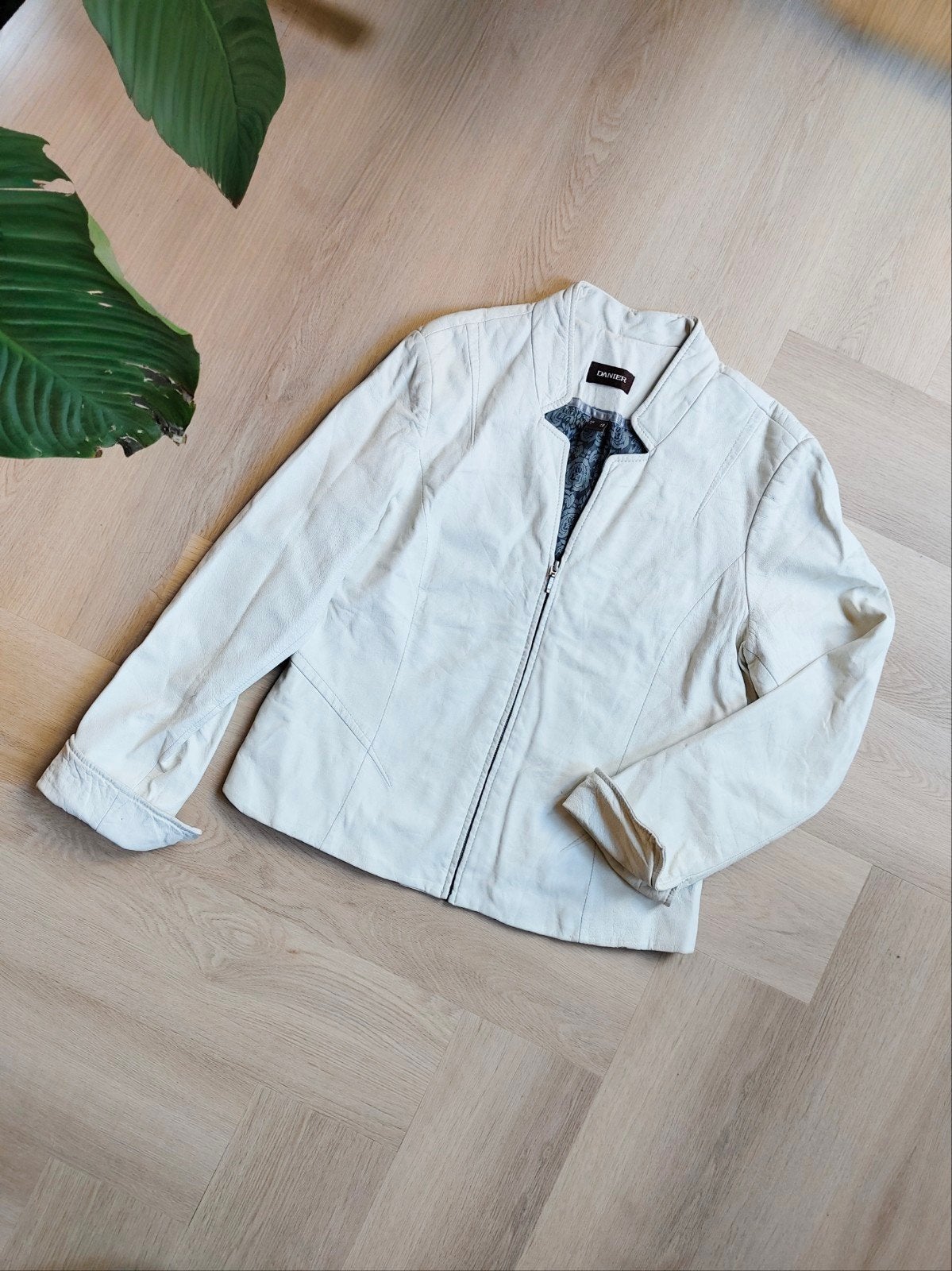 Ivoorkleurig jasje van echt leer
Prachtig vintage leren jasj, Kleding | Dames, Maat 38/40 (M), Verzenden, Wit, Jasje