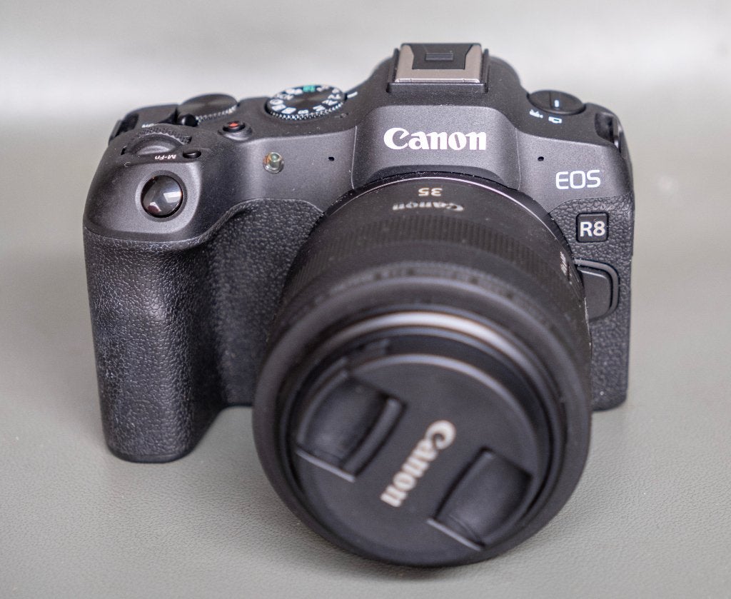 Canon EOS R8 + RF 35mm F/1.8 IS Macro STM. <3000 klicks, Ophalen of Verzenden, Zo goed als nieuw, Systeemcamera, Geen optische zoom