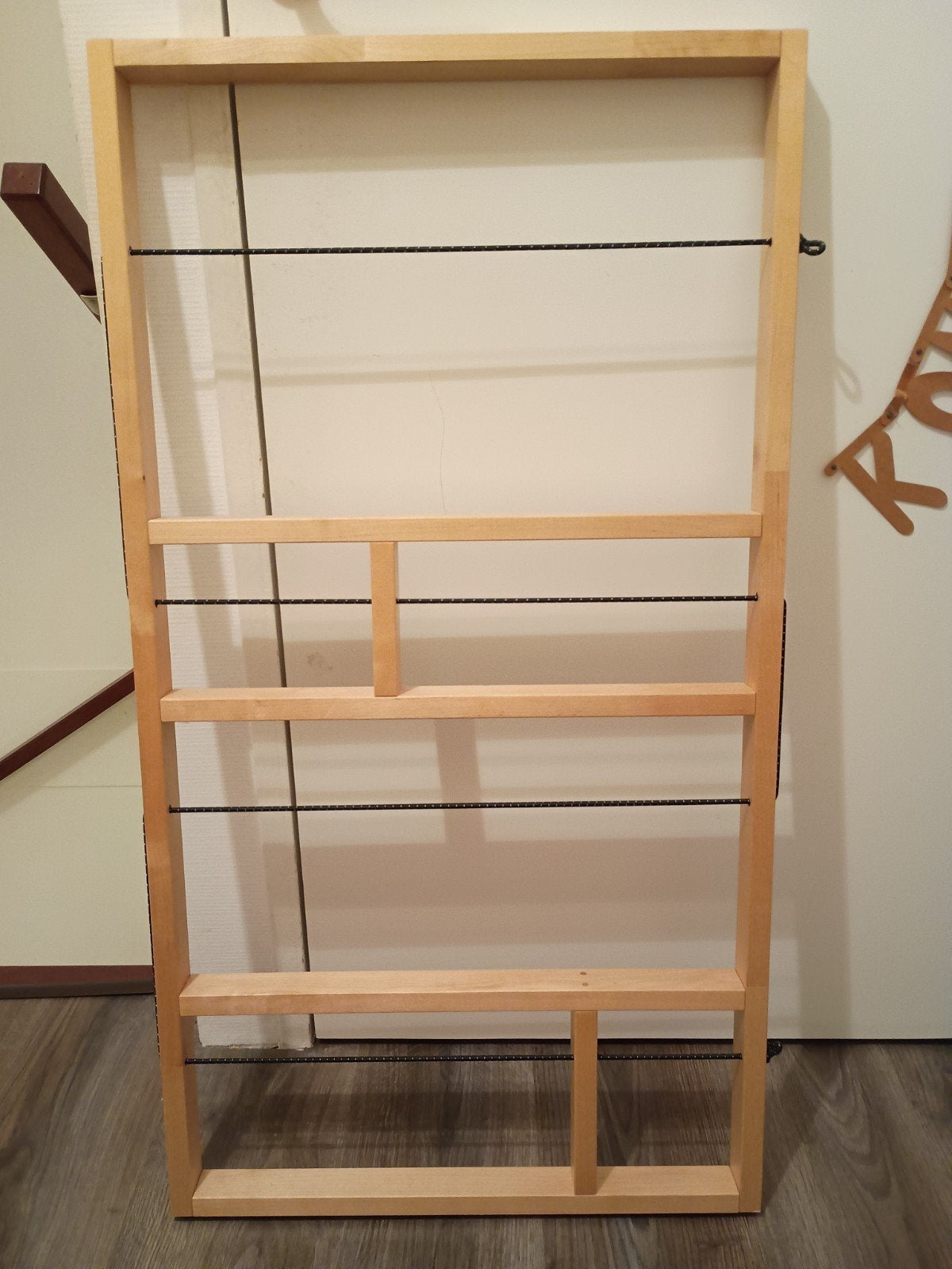 Ikea YPPERLIG houten wandrek met elastieken, Ophalen, Zo goed als nieuw