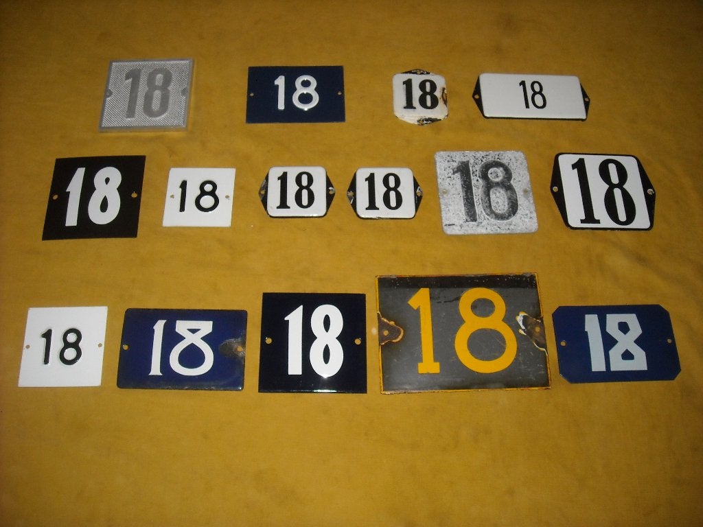 oud emaille huisnummer 18 ook 19 20 21 22 23 24 25 26 27 28, Ophalen of Verzenden