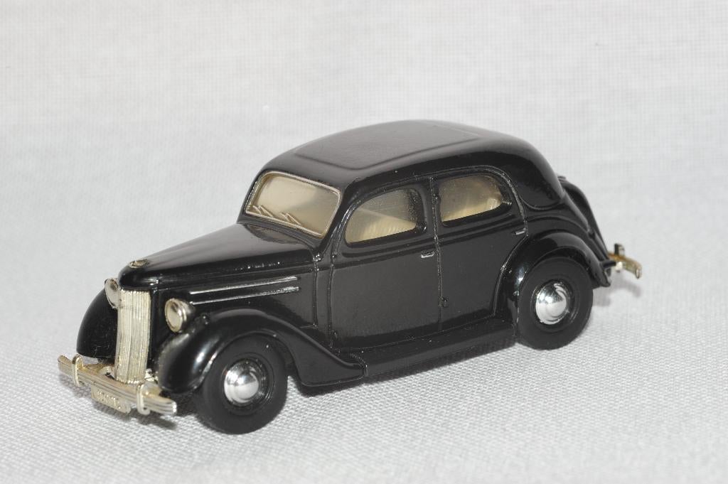 Dinky Toy Ford V-8 pilot 1949 no DY5, Ophalen of Verzenden, Zo goed als nieuw, Auto, Dinky Toys