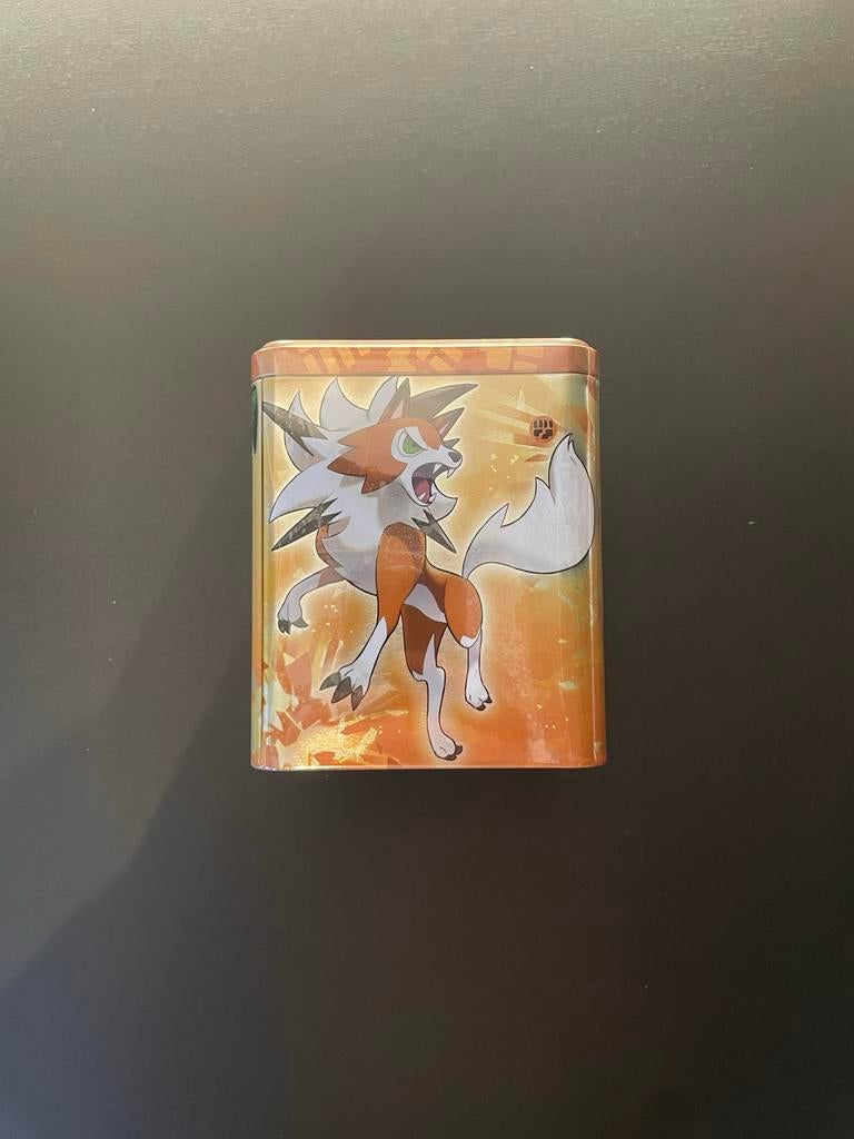 Pokémon Stacking Tin 2022, Hobby en Vrije tijd, Verzamelkaartspellen | Pokémon, Verzenden, Nieuw, Booster