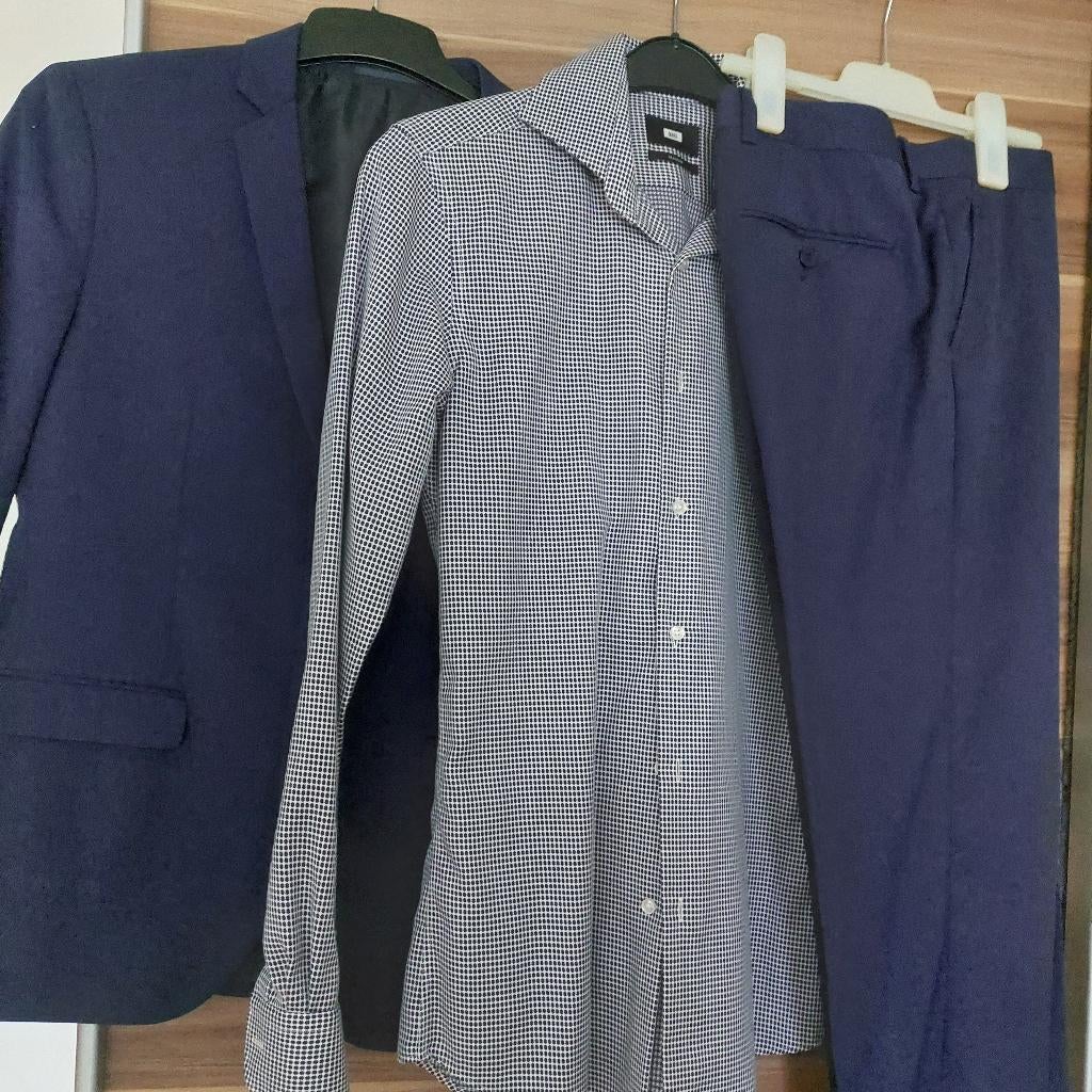 Maat S jongens blauwe blazer, bloes en pantalon van WE, Ophalen of Verzenden, Zo goed als nieuw