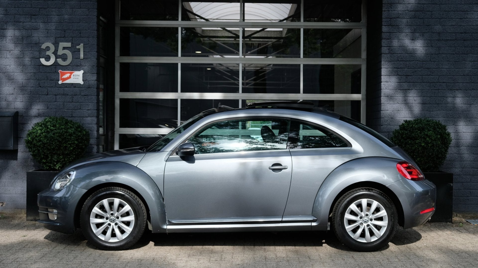 Volkswagen Beetle 1.2 TSI Design 105PK Cruise|Leder|Navi|Pan, Auto's, Voorwielaandrijving, Gebruikt, 4 cilinders, 4 stoelen
