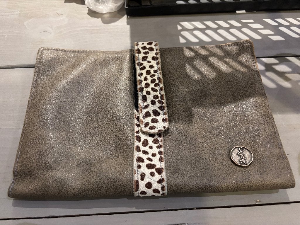 Handzame, compacte lederen damestas (27 x 17 cm), Ophalen of Verzenden, Zo goed als nieuw, Bruin, Handtas