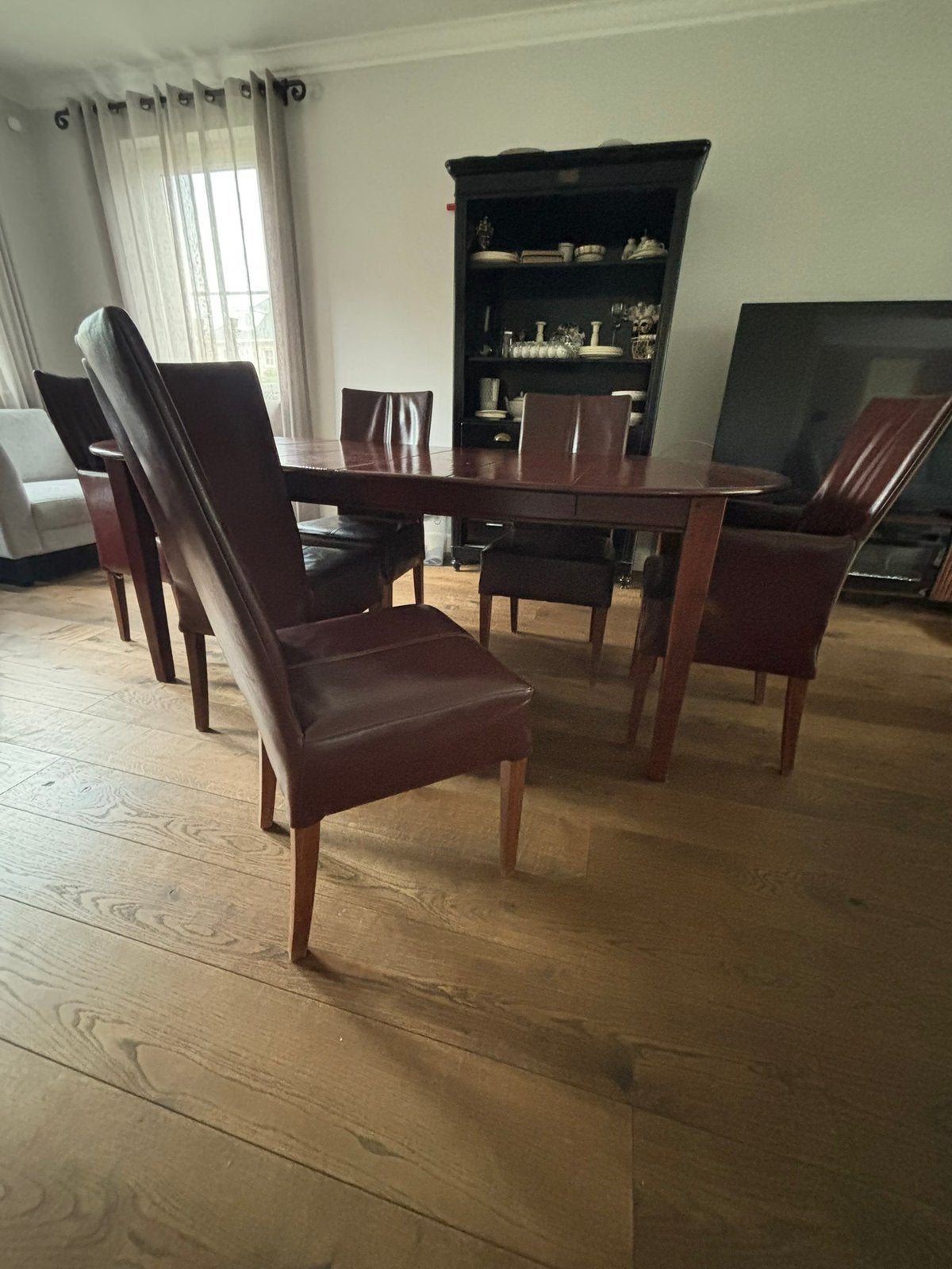 Uitschuifbare eettafel rond of ovaal met 6 leren stoelen, Ophalen, Zo goed als nieuw, Klassiek, 4 tot 6 stoelen