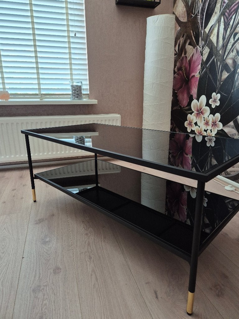 Zwarte salontafel met rookglazen bladen – IKEA ÄSPERÖD, Huis en Inrichting, Tafels | Salontafels, Ophalen, 100 tot 150 cm, 50 tot 100 cm