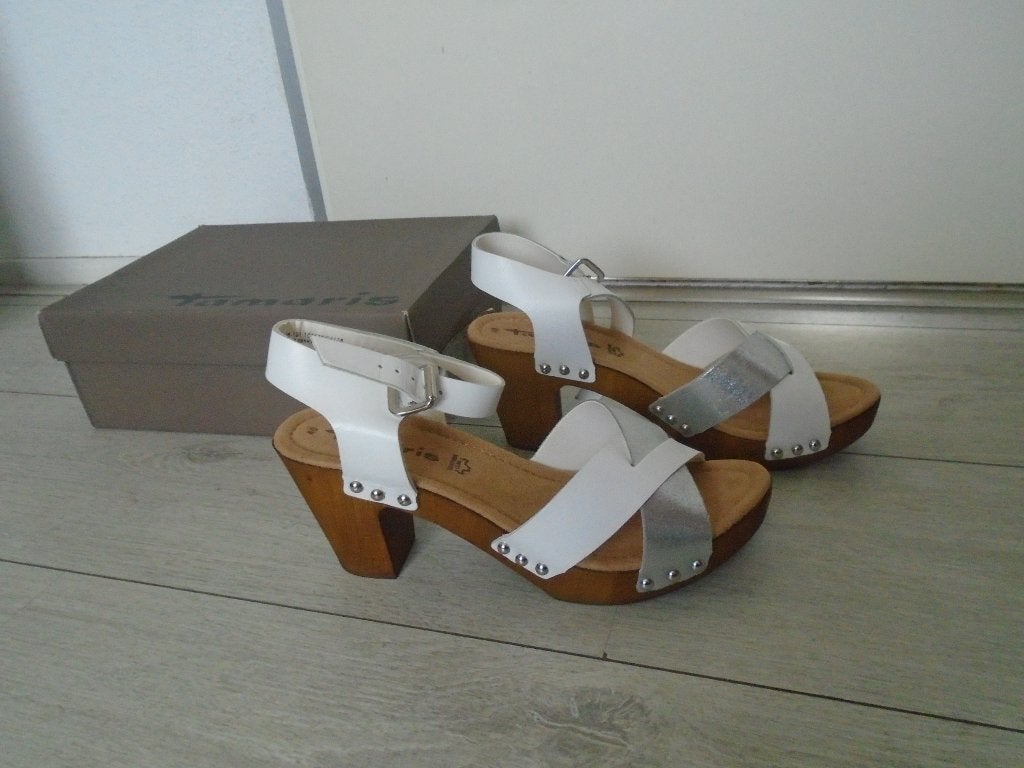 Tamaris sandalen met hak - wit/zilver, maat 40 Nieuw, Kleding | Dames, Schoenen, Tamaris, Verzenden, Wit, Nieuw
