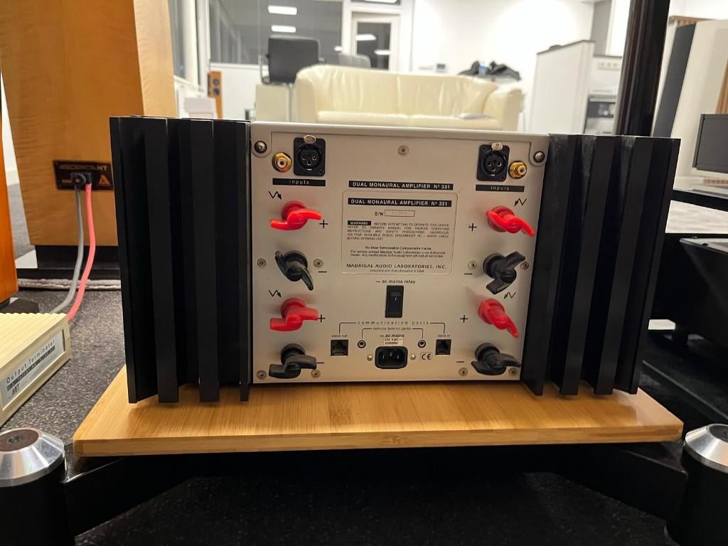Mark levinson 331  versterker, Ophalen, Zo goed als nieuw, 120 watt of meer, Overige merken