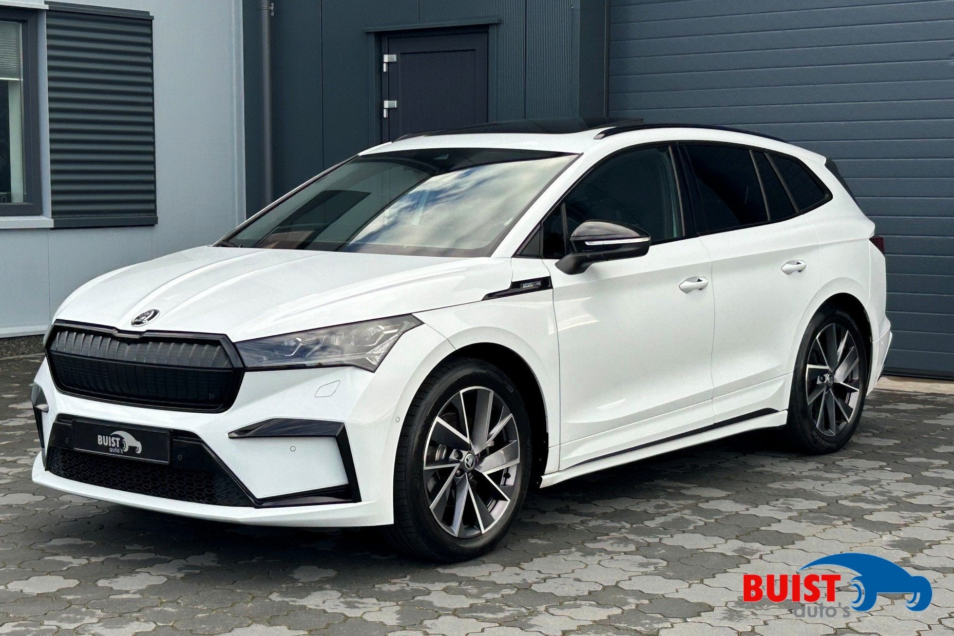 Skoda Enyaq iV 60 Sportline PANO LED KEYLESS 20" (bj 2022), Auto's, Automaat, Dealer onderhouden, Gebruikt, Automatische klimaatregeling