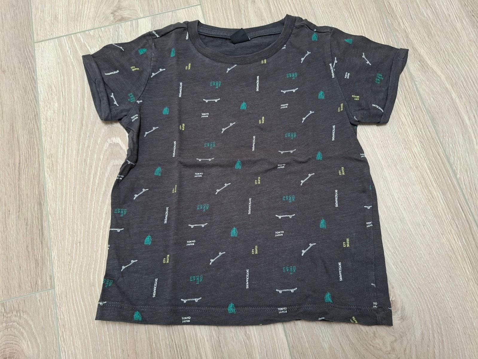 Grijs kind print shirt Wibra Kids - maat 98, Gebruikt, Ophalen of Verzenden, Shirt of Longsleeve, Jongen