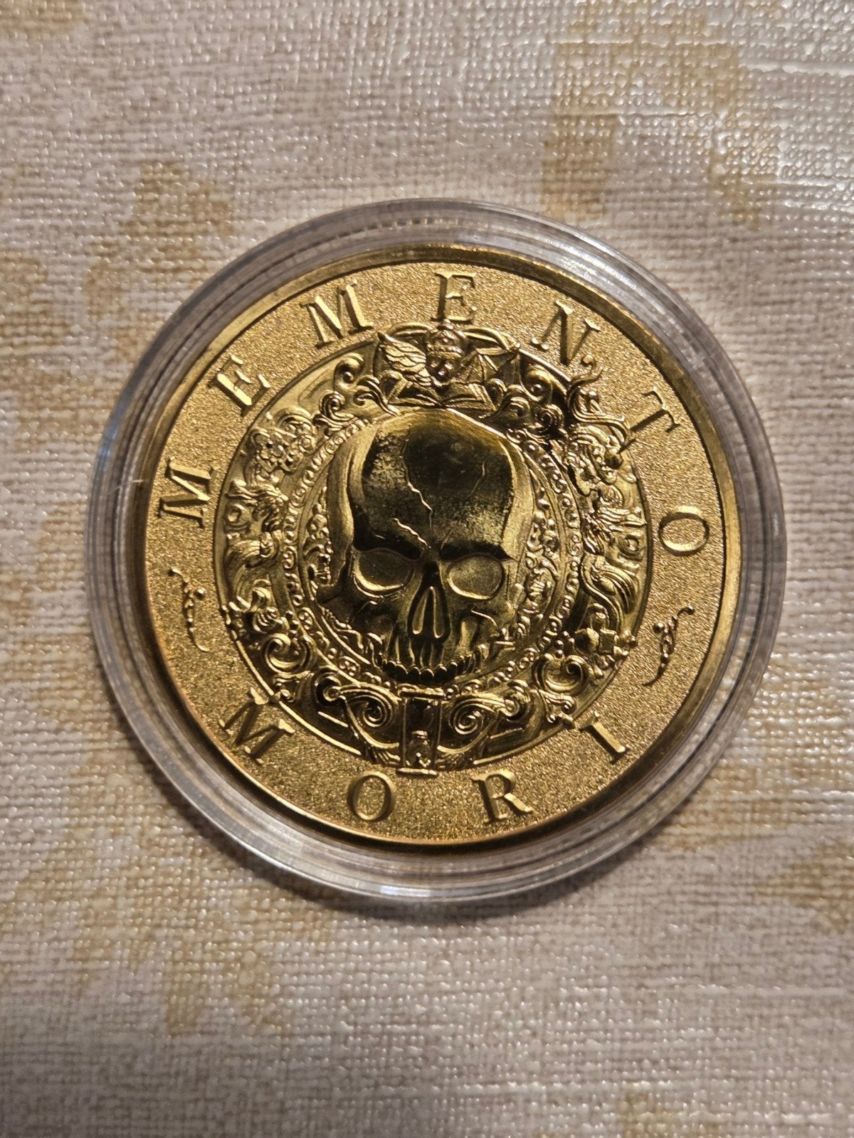 Memento Mori Carpe Diem Goudkleurige Munt, Ophalen of Verzenden, Midden-Oosten, Losse munt