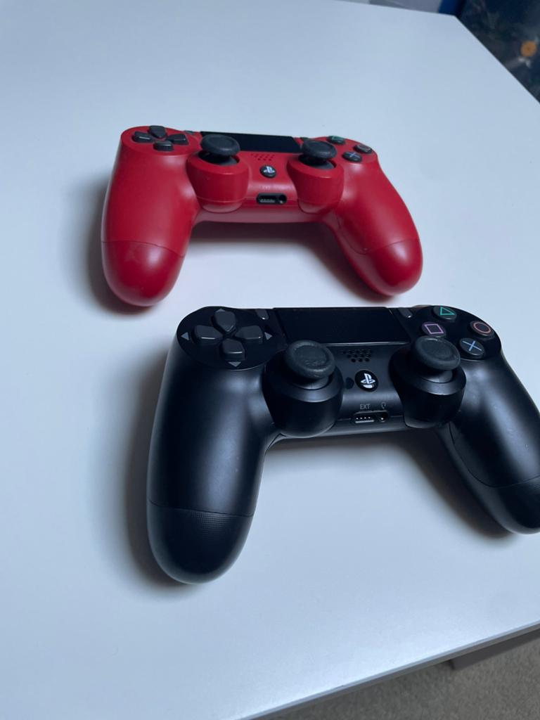2 Ps4 Controllers + Oplaadstation., Ophalen, Gebruikt, Controller, PlayStation 4